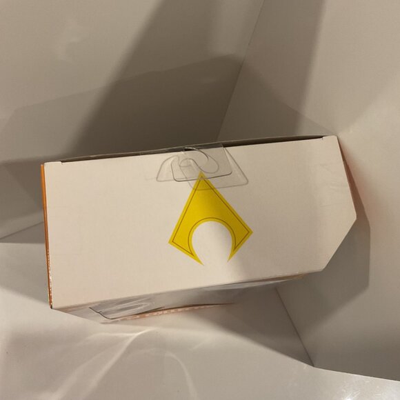 DC Essentials Aquaman Action Figure 7" Collectible With Trident & Box - Picture 7 of 9